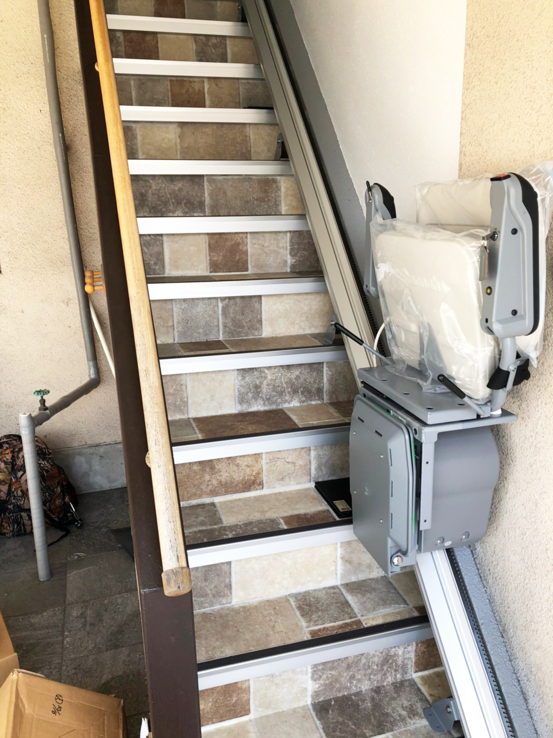使用しない時は、折りたたんでコンパクトに収納できます